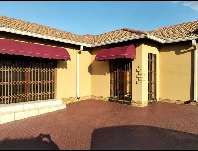 3 BEDROOM CLUSTER FOR SALE IN HUGHES